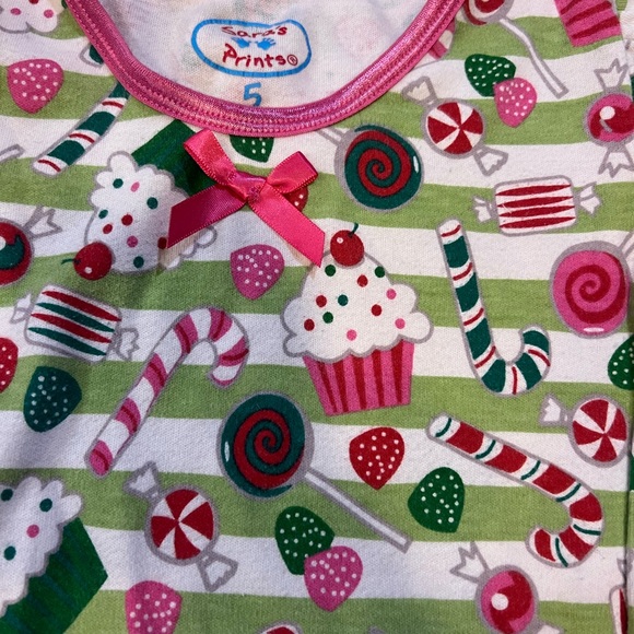 Sara’s print night gown - Picture 2 of 2